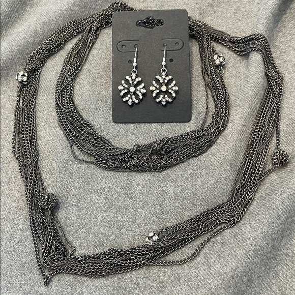 🌻3/$15 Gunmetal Tone 13 Strand Chain Necklace & Rhinestone Earring Set - Picture 5 of 5